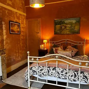 Les Contes Bed & Breakfast Fougax-et-Barrineuf